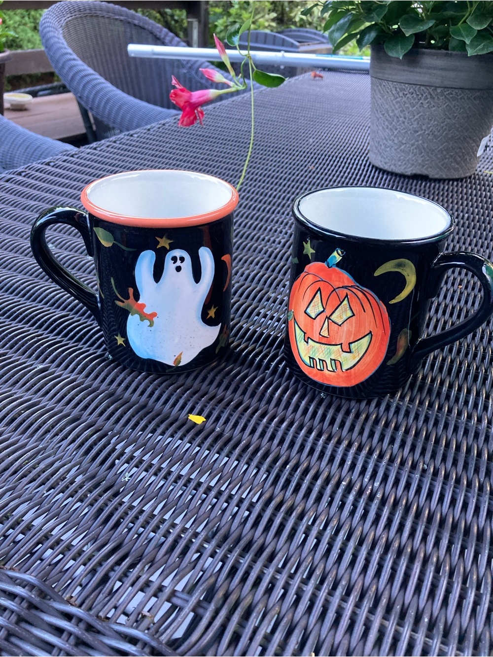 Susan Winget set of 2 Halloween mugs